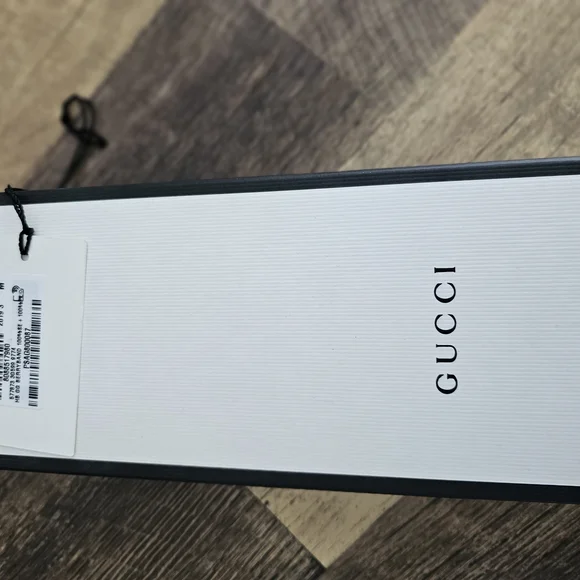 Rare Print! Gucci Strawberry Print Silk Headband - Picture 2 of 6